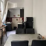 Tres Joli 2 Pieces Calme Au Coeur De Paris