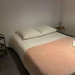 Tres Joli 2 Pieces Calme Au Coeur De Paris